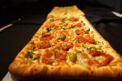 Pizza Meio Metro Extra - mais largo